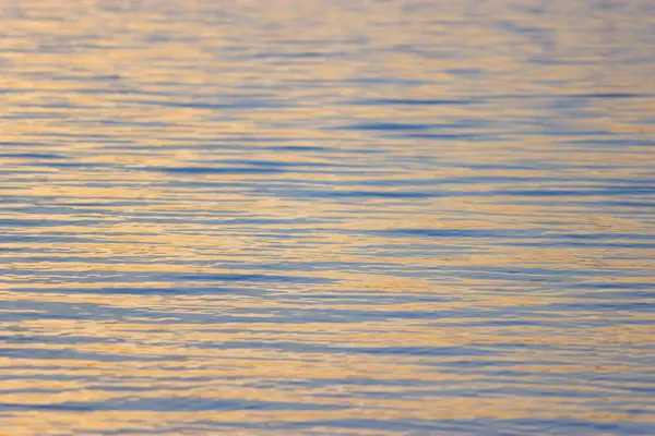 Textura Primer Plano Agua Ondas Bronce Atardecer — Foto de Stock