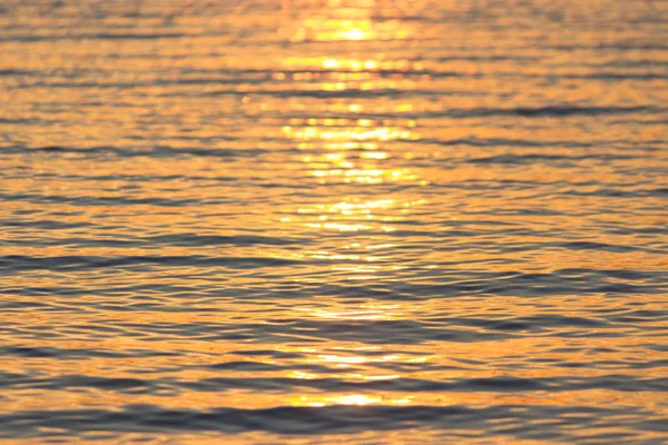 Nahaufnahme Textur Des Wassers Bronzwellen Bei Sonnenuntergang — Stockfoto