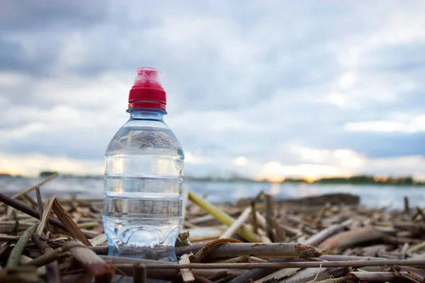 Пластиковые Бутылки Загрязняют Океан Бутылка Цене — стоковое фото