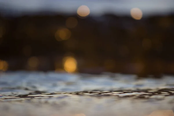 Imagen Borrosa Las Olas Bajo Una Cálida Luz Solar —  Fotos de Stock