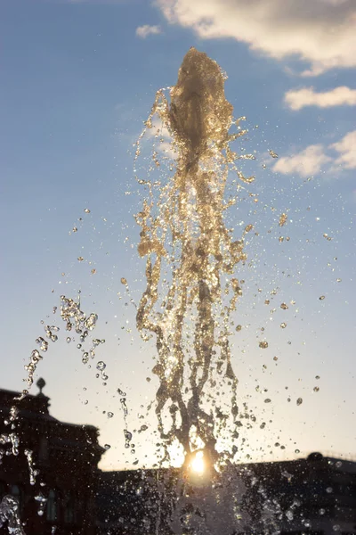 Splashes Fountain Water Sunny Day Backlit — Stock Photo, Image
