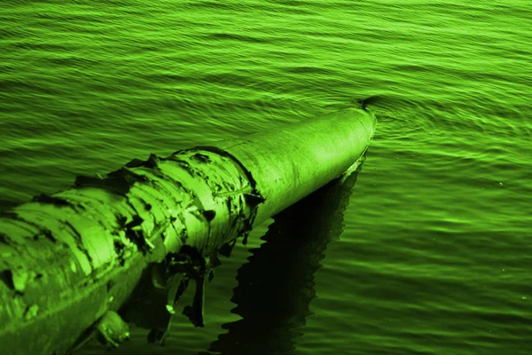 Conceito Poluição Água Tubo Água Cor Verde Tóxica — Fotografia de Stock