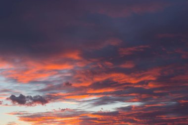 gün batımı, arka plan güzel dramatik pembe bulutlara