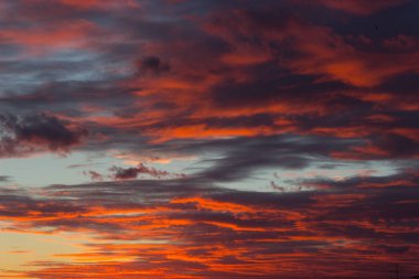 gün batımı, arka plan güzel dramatik pembe bulutlara