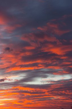 gün batımı, arka plan güzel dramatik pembe bulutlara