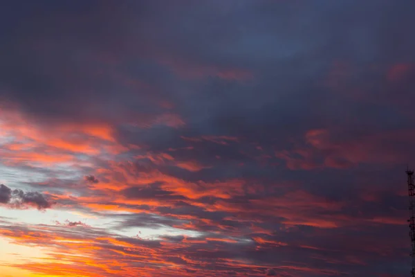 Schöne Dramatische Rosa Wolken Bei Sonnenuntergang Hintergrund — Stockfoto