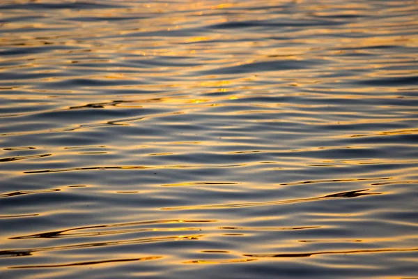 Aislado Primer Plano Las Ondas Superficie Del Río — Foto de Stock