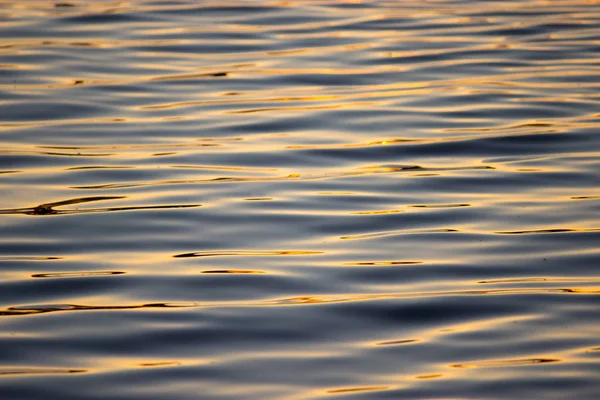 Aislado Primer Plano Las Ondas Superficie Del Río — Foto de Stock