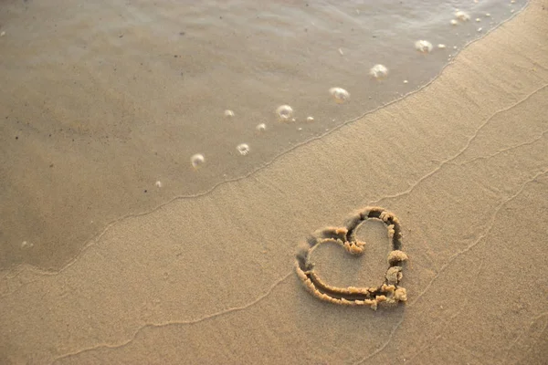 Symbole Coeur Sur Sable Plage Amour Océan Concept — Photo