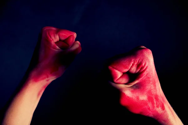 Жіночі Кулаки Крові — стокове фото