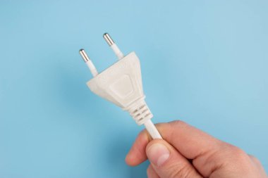 enerji tasarrufu kavramı. elektrik prizinden kapalı