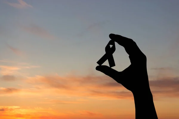 Mano Tenendo Nastro Consapevolezza Cancro — Foto Stock