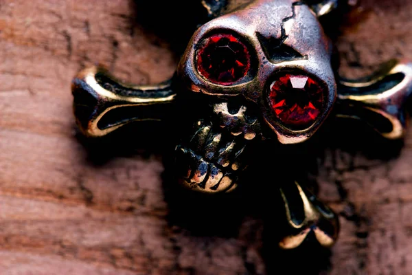 Kırmızı Gözleri Ile Metal Kafatası Kapatın Korsan Kavramı — Stok fotoğraf