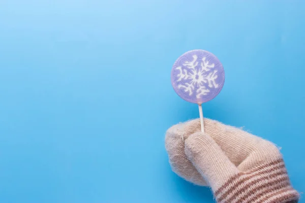 Hand Mitten Holding Lolly — Stockfoto