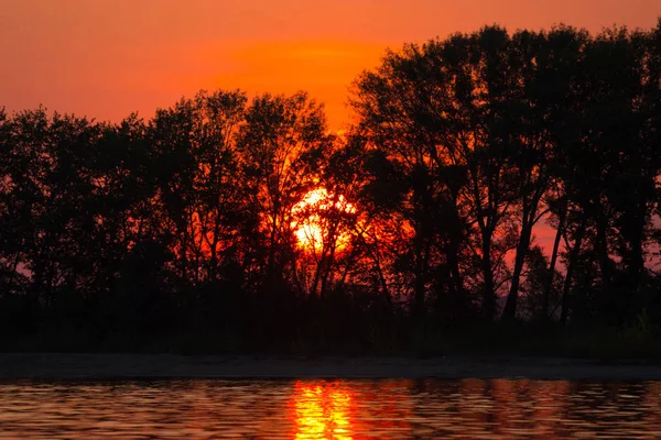 Pôr Sol Lago Água Belo Céu Colorido — Fotografia de Stock