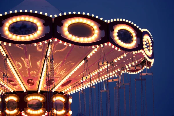 Verlichte Franse Carrousel Bij Nacht Getinte Afbeelding — Stockfoto