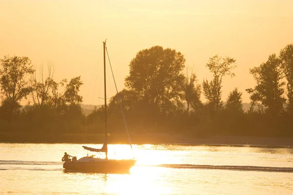 Beautiful Sunset Distant Sailboat Sailing River — Stock Photo, Image