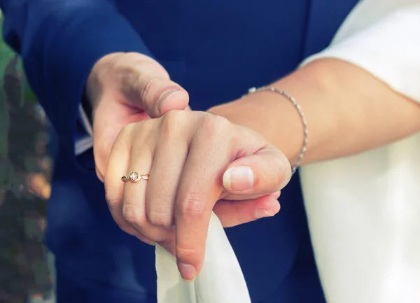 Εικόνα Του Άνδρα Και Της Γυναίκας Γαμήλιο Δαχτυλίδι — Φωτογραφία Αρχείου