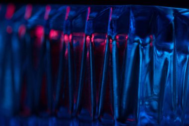 neon ışık arka plan. mavi ve kırmızı