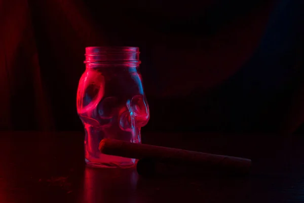 Czaszka Szkła Pali Fajkę Neon Light — Zdjęcie stockowe