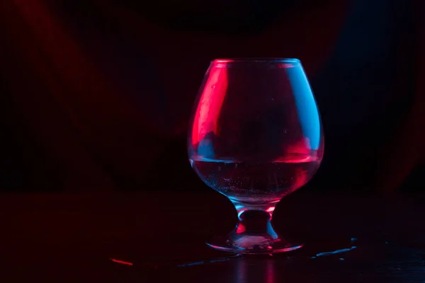 Üveg Alkohol Neon Fény Egy Bárban Vagy Klubban — Stock Fotó