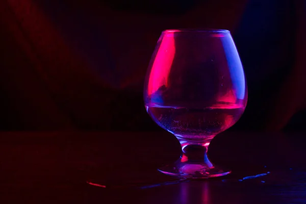 Glas Mit Alkohol Neonlicht Einer Bar Oder Einem Club — Stockfoto