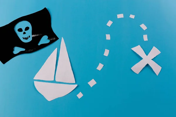 Концептуальне Зображення Піратського Корабля Папір Вирізаний Синьому Фоні — стокове фото