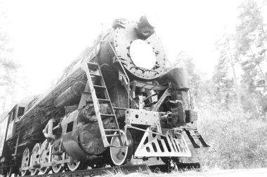 eski retro tren tren yolunun üzerinde. tonlu görüntü