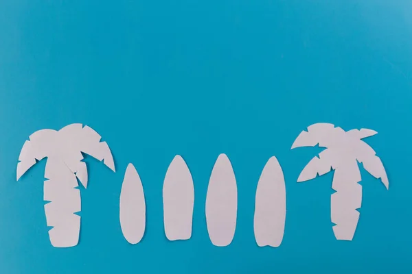 Surf Koncepcja Obraz Desek Surfingowych Palm Drzew Cięcia Papieru — Zdjęcie stockowe