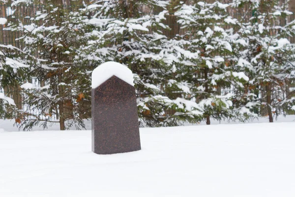 Spooky vechi cimitir pe timp de noapte — Fotografie, imagine de stoc