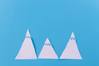 Dağlarda gün doğumu