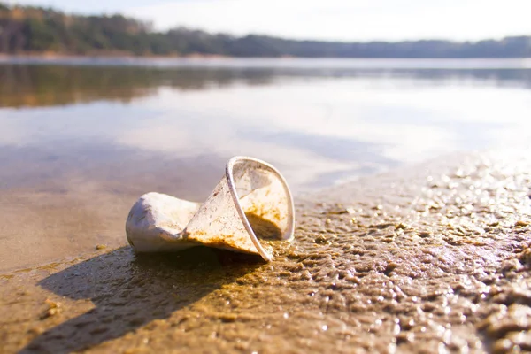 Műanyag egy tó — Stock Fotó