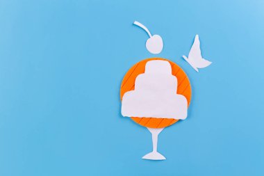 kek kiraz üstünde tepe ile