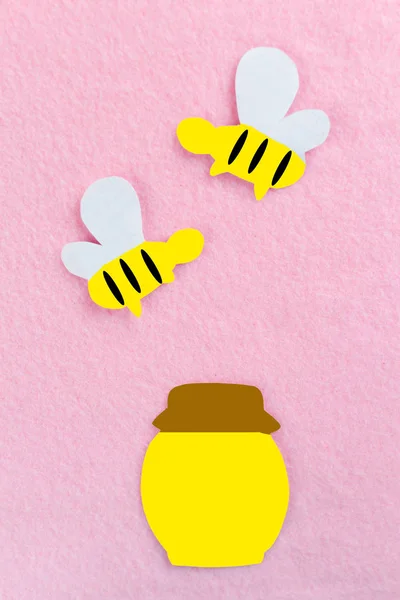 Honig im Glas und Bienen — Stockfoto