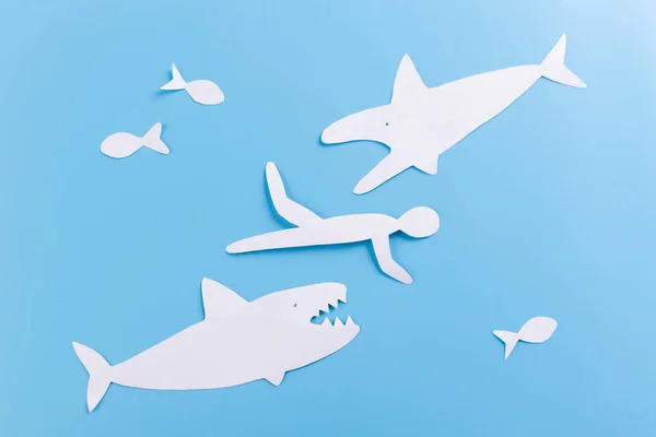 Enorme rasp Big Shark karakter aanval kleine menselijke — Stockfoto