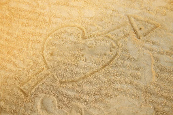 Coeur tiré dans le sable. — Photo