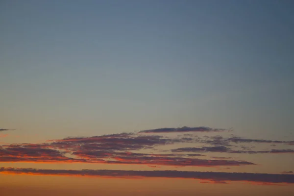 Sfondo astratto della natura. Drammatico e lunatico rosa, viola e blu — Foto Stock