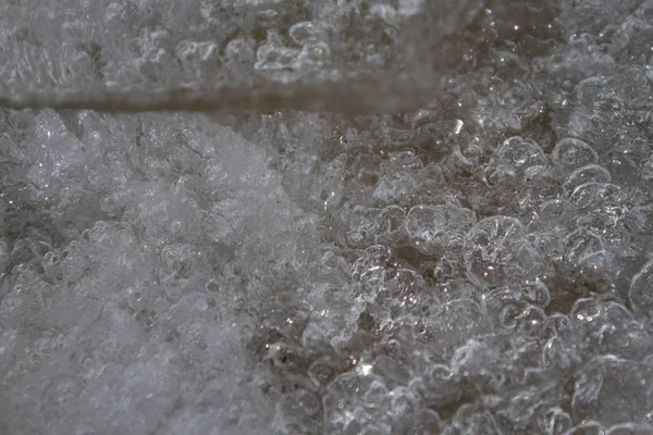 Fundo de gelo com marcas de patinação e hóquei. Pista de hóquei no gelo arranha a superfície — Fotografia de Stock