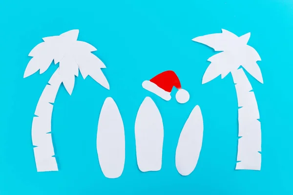 Санта-капелюх на пальмовому дереві — стокове фото
