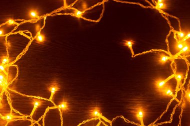 mumlar ve garland ile kış dekor