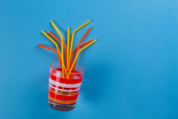 Strand cockail met veel rietjes — Stockfoto