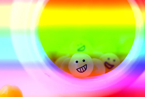 Extasy-Pillen mit verschmitztem Lächeln — Stockfoto