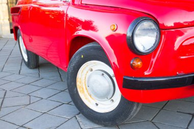 Kırmızı retro araba yakın çekim