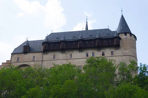 Karlštejn, hrad nedaleko pražského města — Stock fotografie