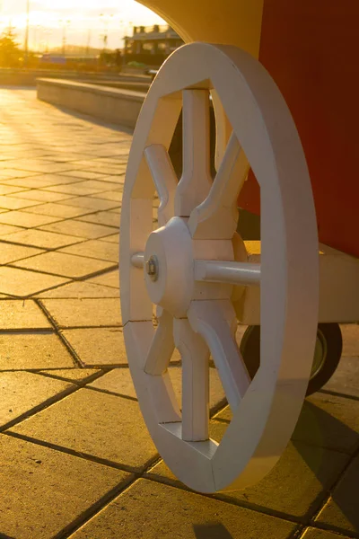Primer plano de rueda de carro de madera — Foto de Stock