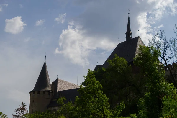 Castelo de Karlstejn perto da cidade de Praga — Fotografia de Stock