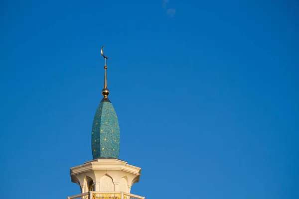 Moské minareten närbild — Stockfoto