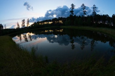 Gölde alacakaranlıkta