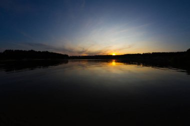 Gölde alacakaranlıkta