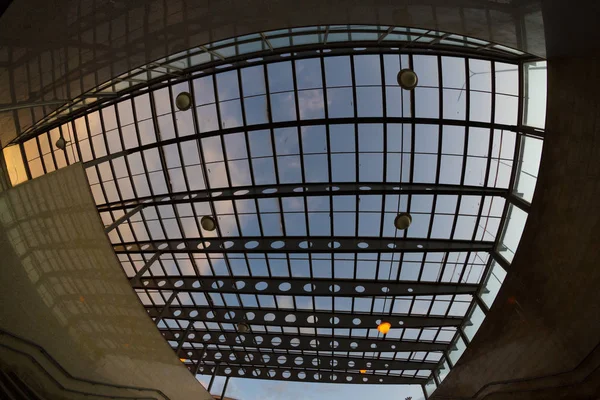 ガラスの窓と天井. — ストック写真